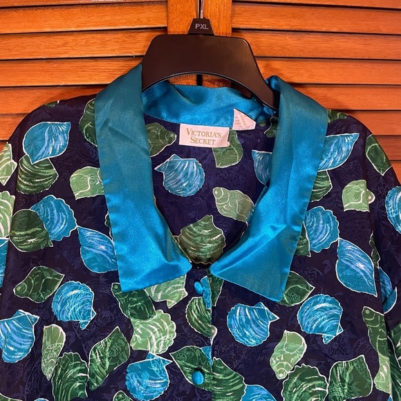 Victoria’s Secret Seashell Vintage Button Down Sleep Silk Shirt Sz S - Picture 2 of 6